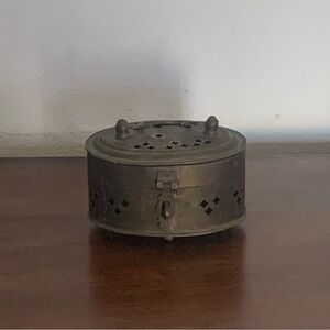 Vintage gold brass metal cricket storage trinket box with clasp